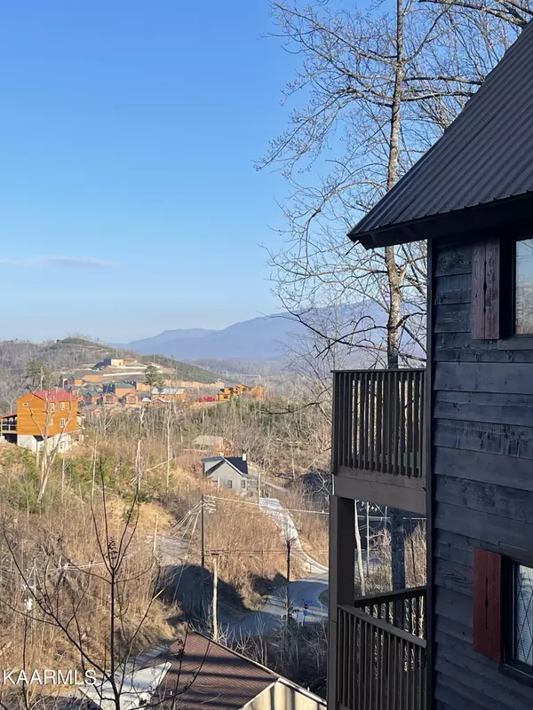 Gatlinburg, TN 37738,862 Chestnut DR