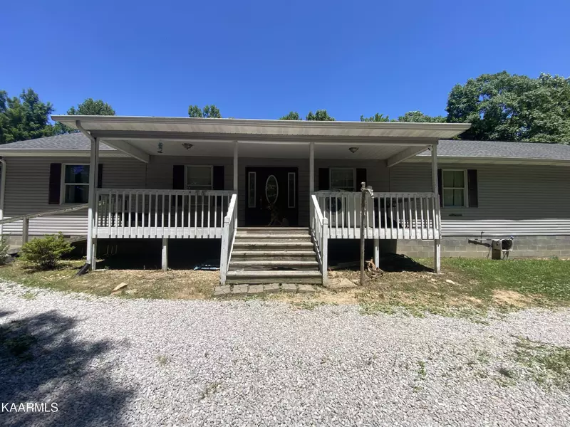 177 Sundown LN, Caryville, TN 37714