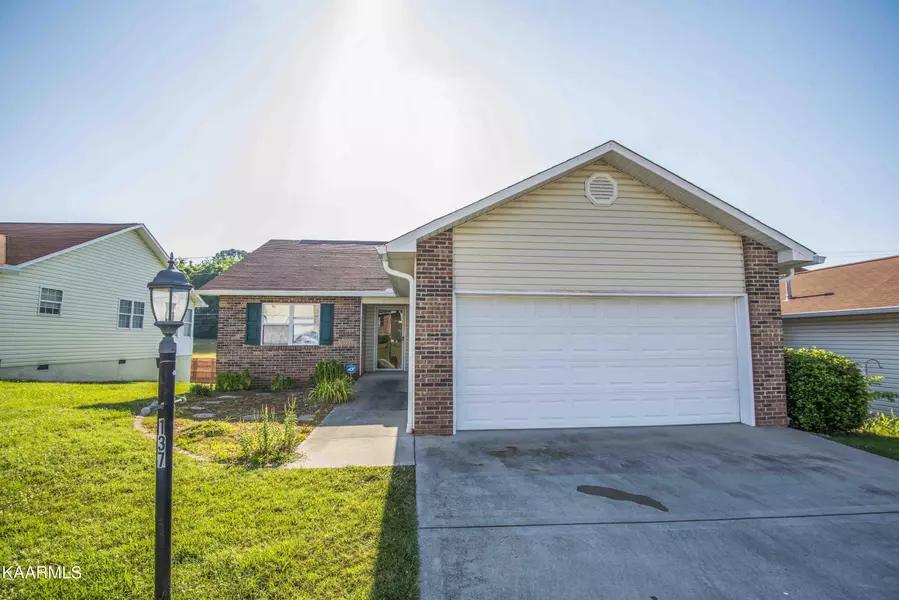 137 Nicolosi LN, Lenoir City, TN 37771