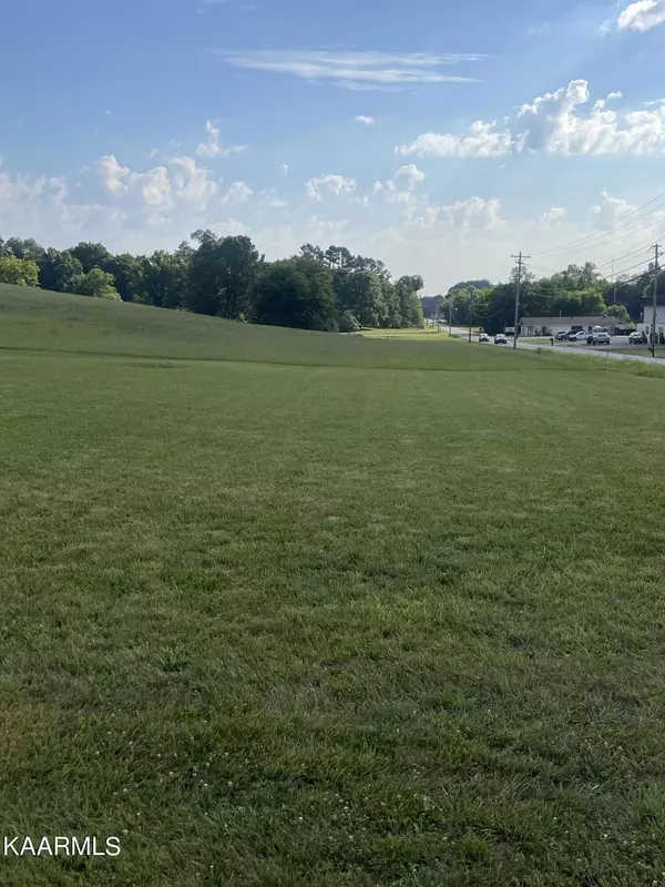 7555 Martel Rd, Lenoir City, TN 37772