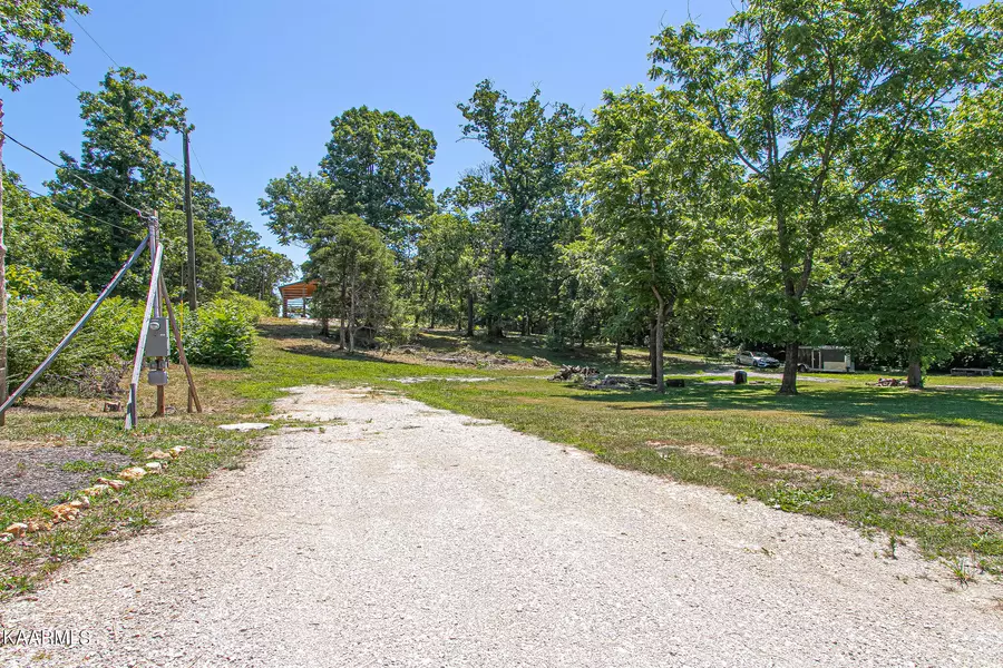 7614 Ridgeview Rd, Corryton, TN 37721