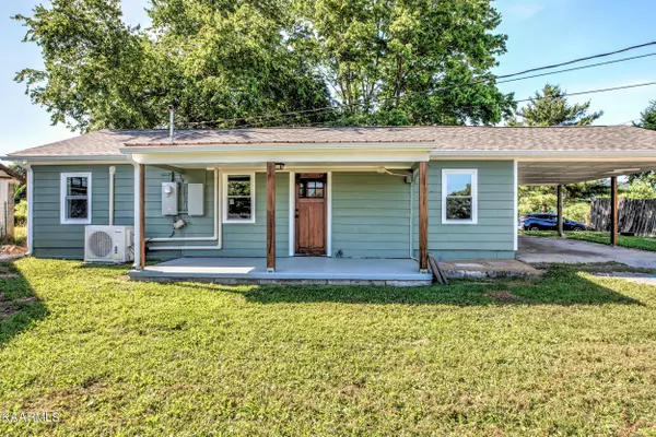 131 Johnny Baird LN, Jacksboro, TN 37757