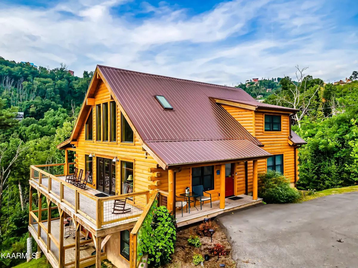 Gatlinburg, TN 37738,710 Pinecrest CT