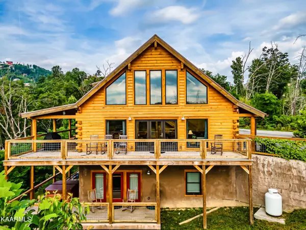 Gatlinburg, TN 37738,710 Pinecrest CT