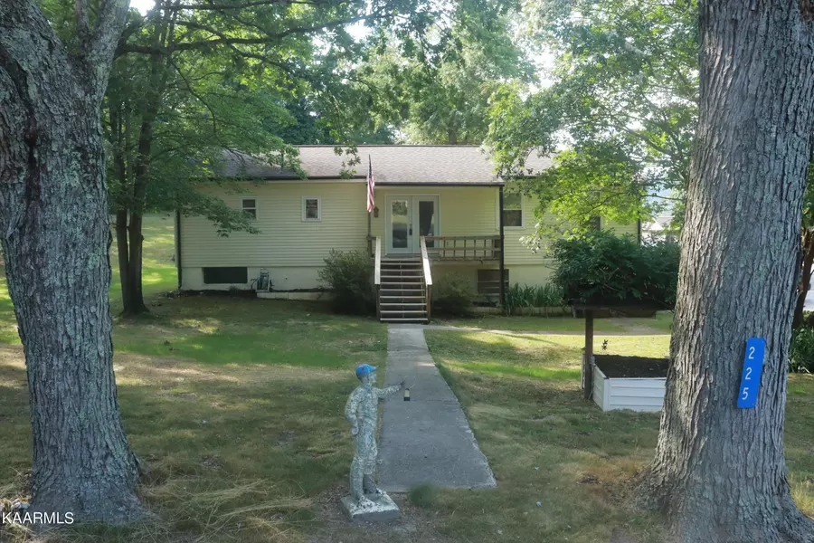 225 Patton Ave, Rockwood, TN 37854