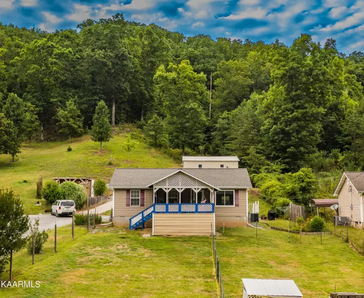 205 McLemore LN, Maynardville, TN 37807