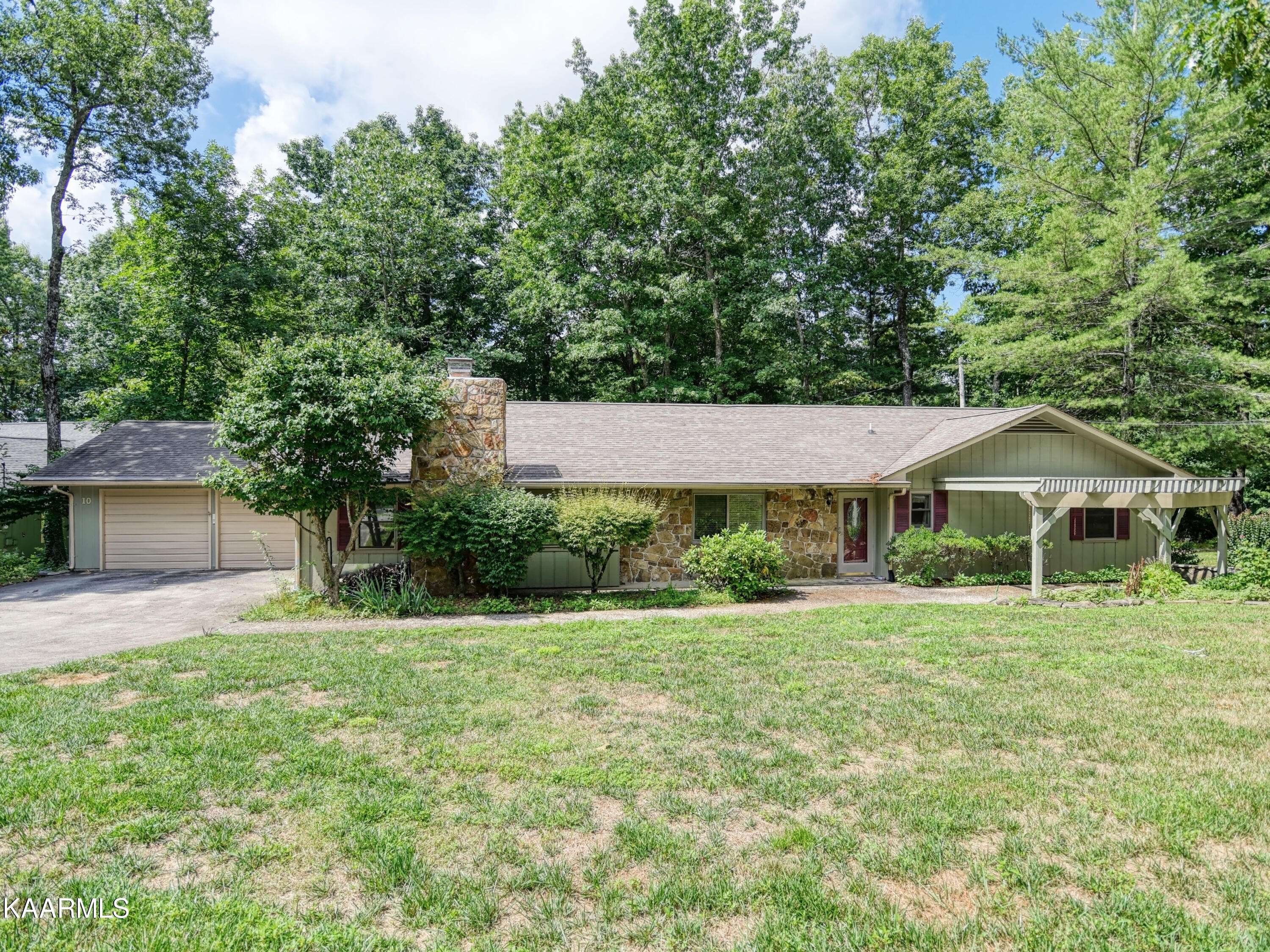 10 Lakeside TER, Crossville, TN 38558