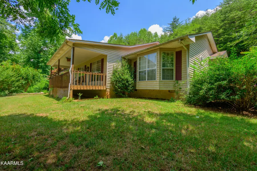 3622 Sugar Grove Valley Rd, Harriman, TN 37748