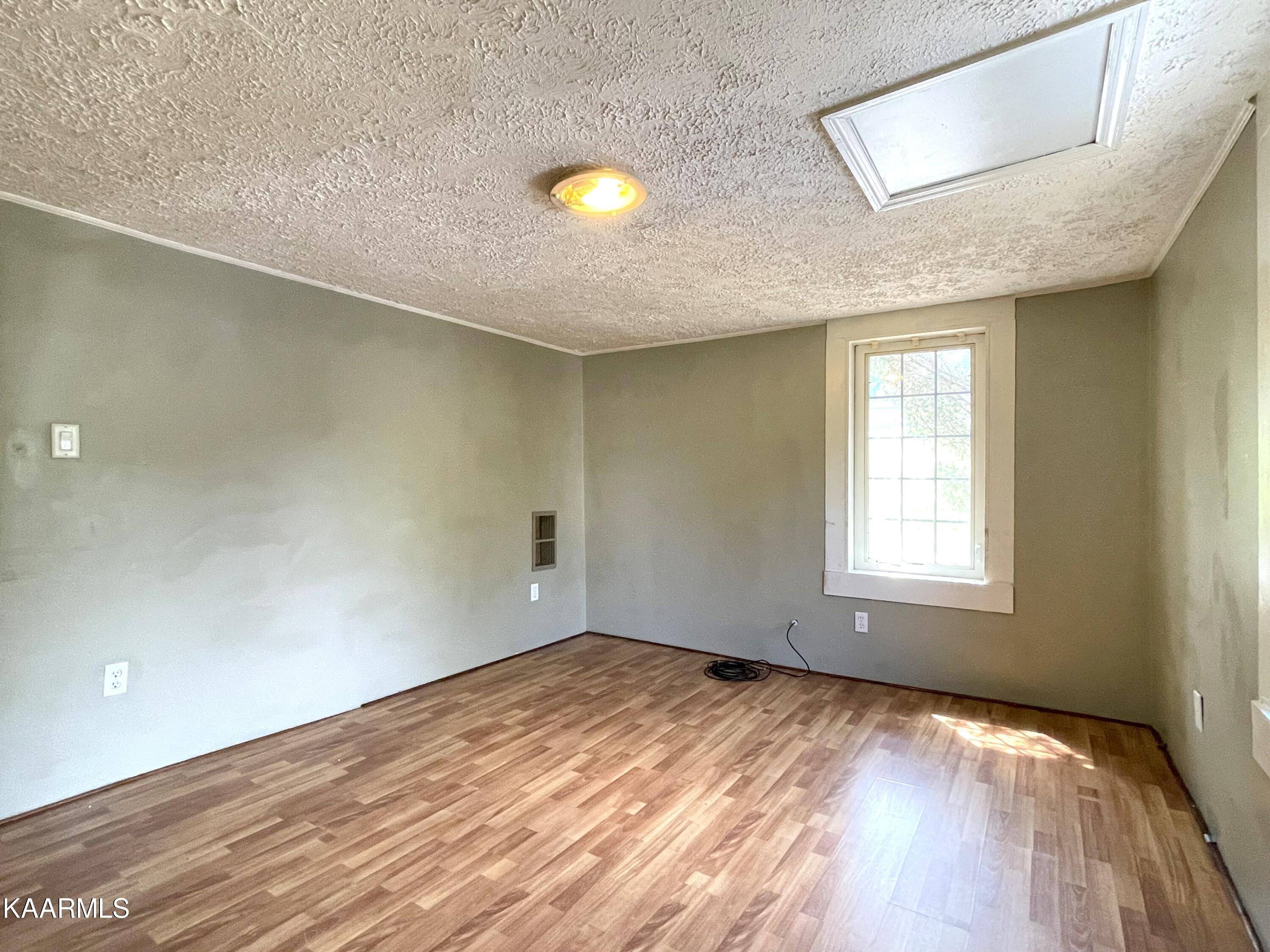 Clinton, TN 37716,104 School St