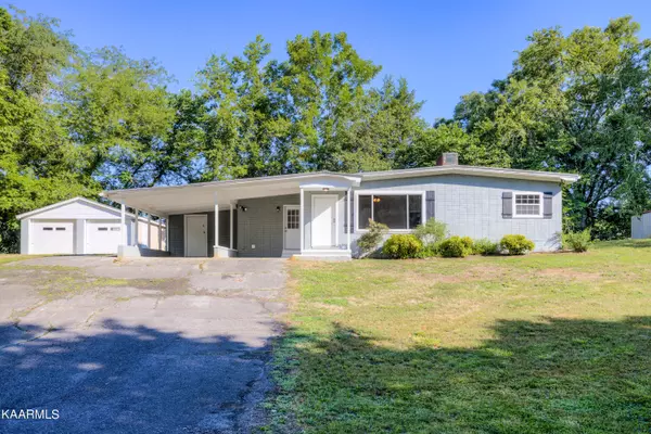 950 Topside Rd, Sevierville, TN 37862