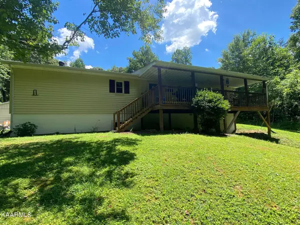 Deer Lodge, TN 37726,140 Walnut St