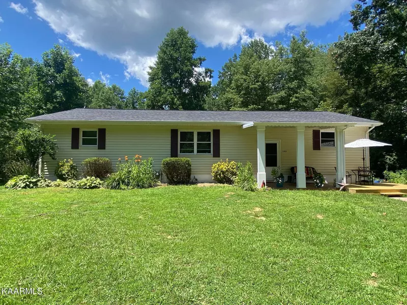 140 Walnut St, Deer Lodge, TN 37726