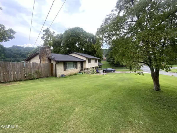 Clinton, TN 37716,528 Greenwood DR