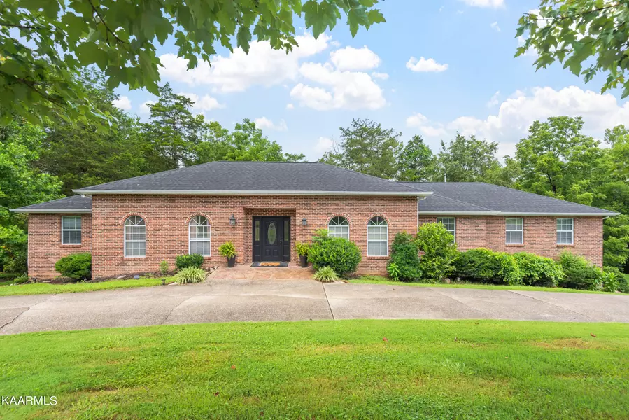 109 Deerfield LN, Oak Ridge, TN 37830