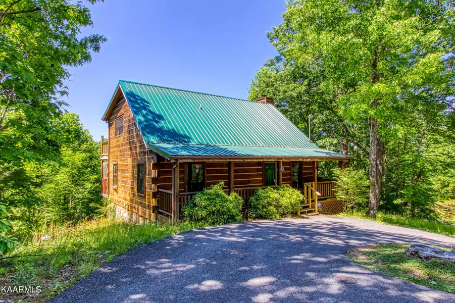 814 Ski View LN, Sevierville, TN 37876