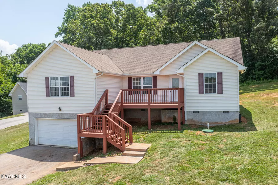 616 Autumn Harvest LN, Kodak, TN 37764