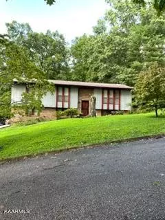 9904 Stagbush Rd, Powell, TN 37849