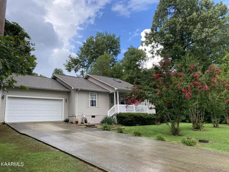 55 Choctaw LN, Crossville, TN 38572