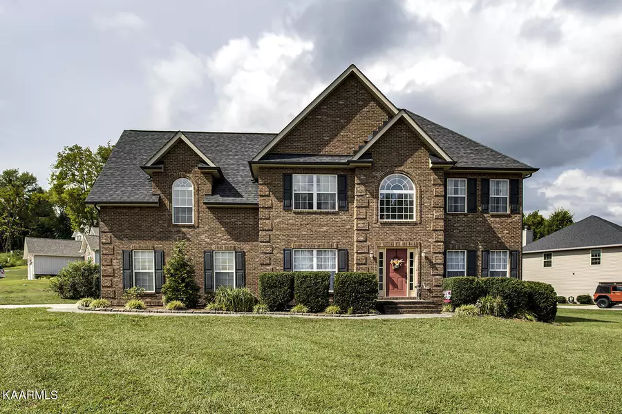 152 Caulderwood LN, Lenoir City, TN 37771