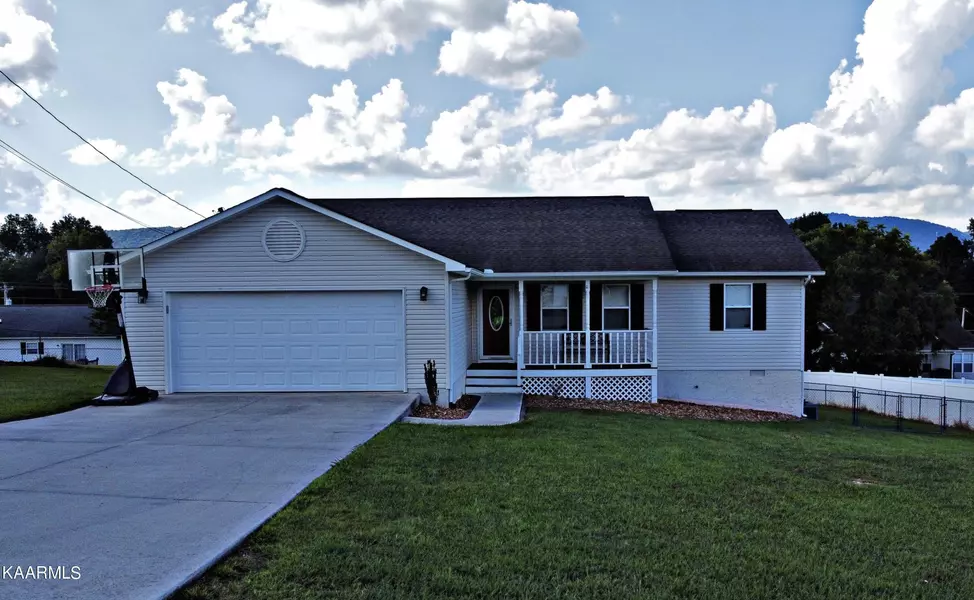 342 Clover CIR, Jacksboro, TN 37757