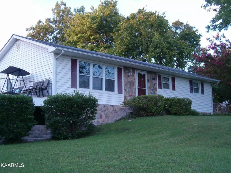 602 Skyline View LN, Harriman, TN 37748