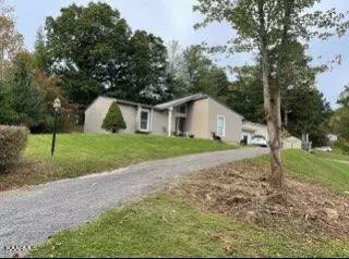 8 Abbey LN, Middlesboro, KY 40965