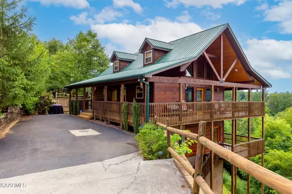 3248 Grouse Ridge LN, Sevierville, TN 37862