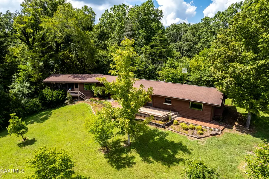 983 Country LN, Walland, TN 37886