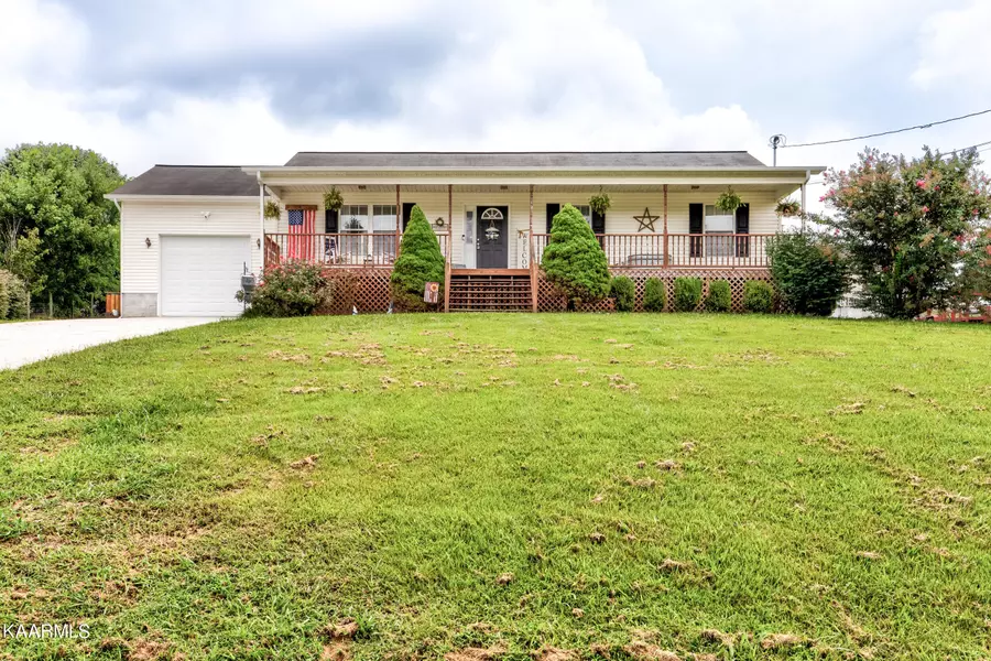 230 Clover CIR, Jacksboro, TN 37757