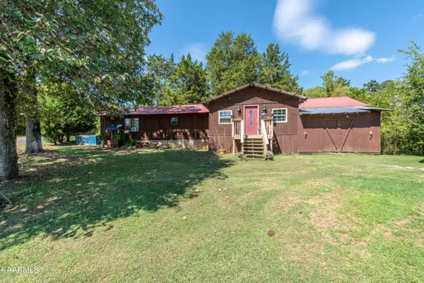 1368 Squire Fox Rd, Dandridge, TN 37725