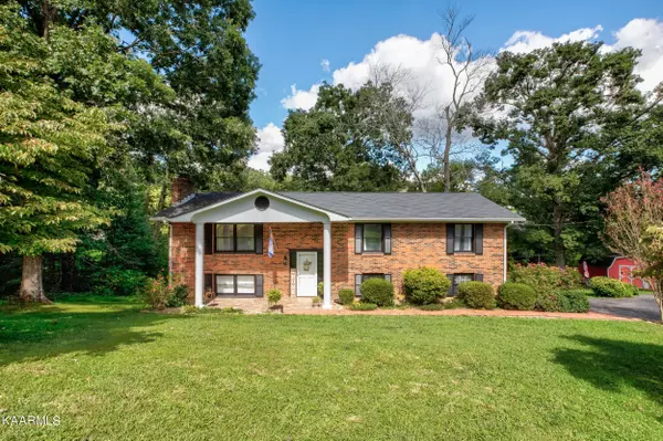 227 Golf Hill LN, Lafollette, TN 37766