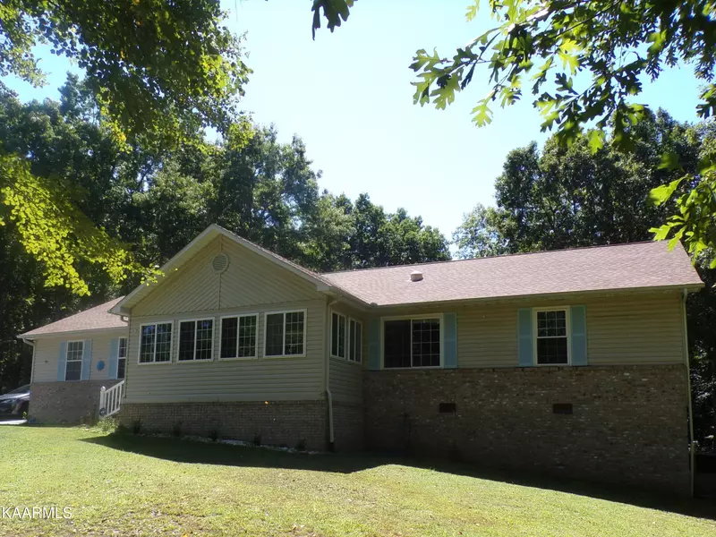 686 Forest DR, Crossville, TN 38555