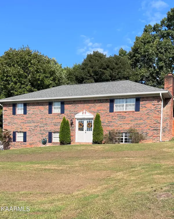 2670 Avery CIR, Lenoir City, TN 37772