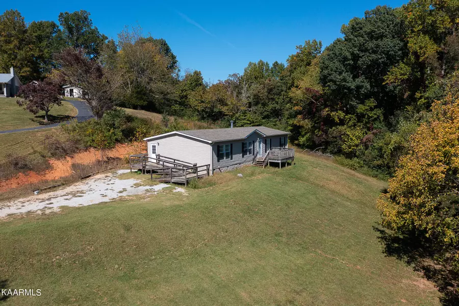 1990 Bluff Rd, Harriman, TN 37748