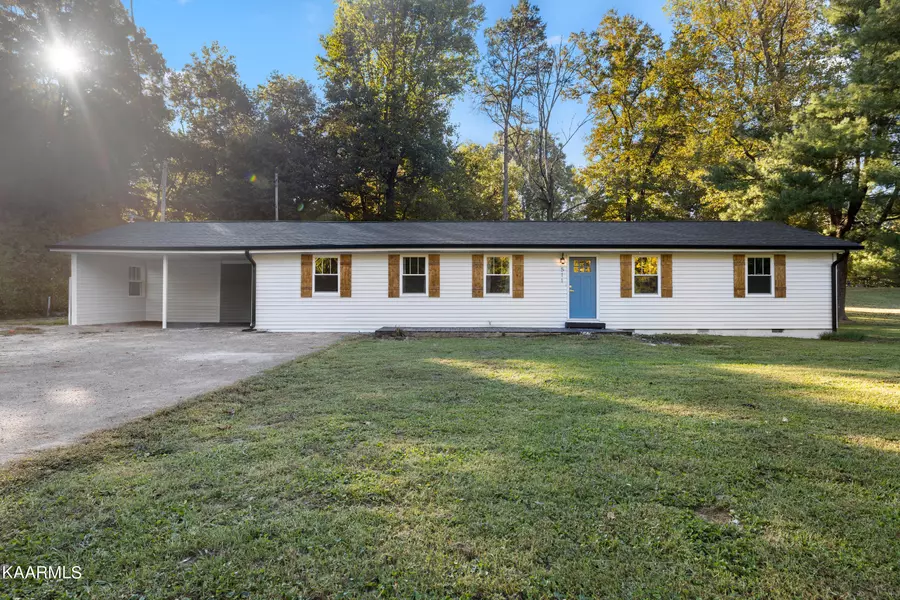 511 Old Valley Rd, Harriman, TN 37748