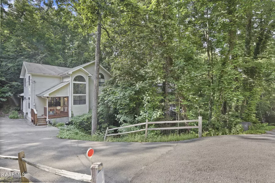 1718 Zurich Rd, Gatlinburg, TN 37738