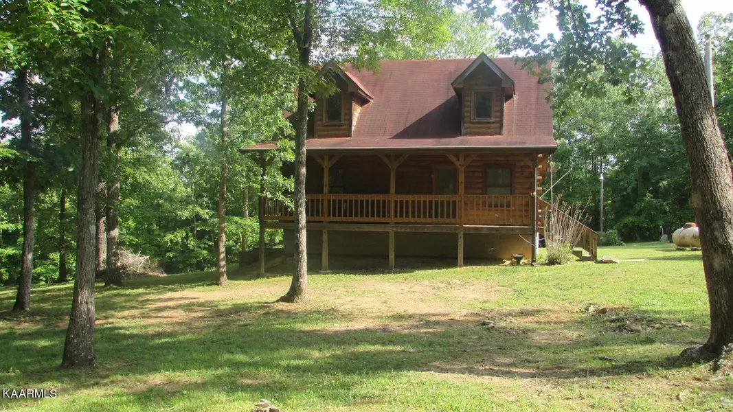 8820 Peavine Rd, Crab Orchard, TN 37723