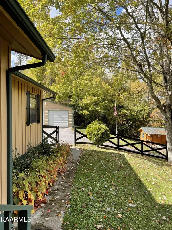 Rocky Top, TN 37769,844 Norris Fwy