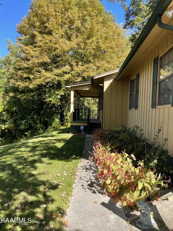 Rocky Top, TN 37769,844 Norris Fwy