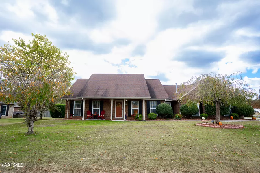 170 Willingham DR, Lenoir City, TN 37771