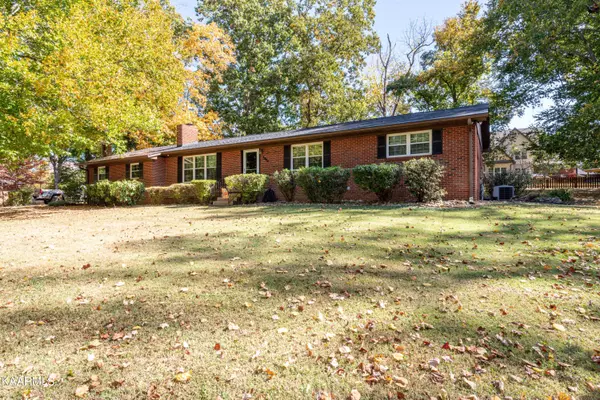 1508 Mcilvaine DR, Maryville, TN 37803