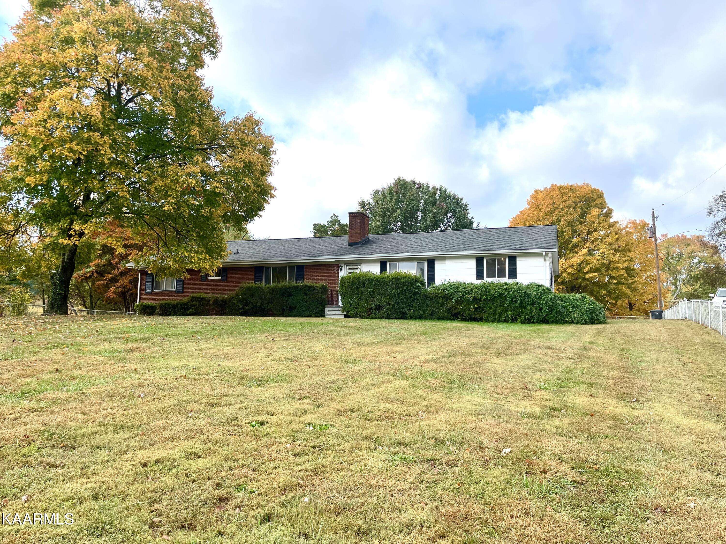 3017 Gladstone LN, Knoxville, TN 37917