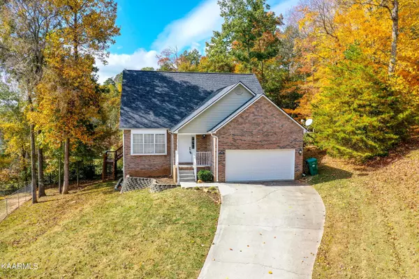 1004 Sugar Creek LN, Knoxville, TN 37920