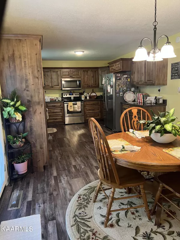 Sweetwater, TN 37874,488 Oakhill DR