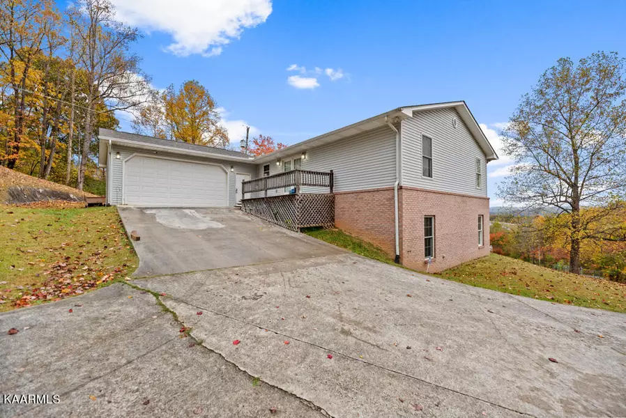 166 Adams LN, Jellico, TN 37762