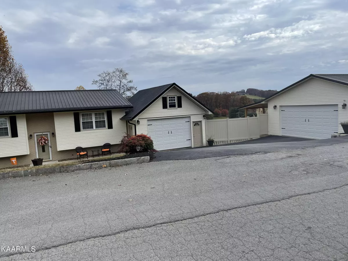 Tazewell, TN 37879,272 Cardwell DR