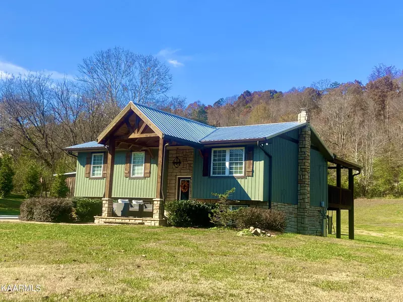 9526 Crisman Rd, Heiskell, TN 37754