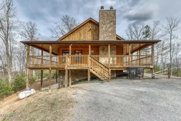 1104 Oak Court, Gatlinburg, TN 37738