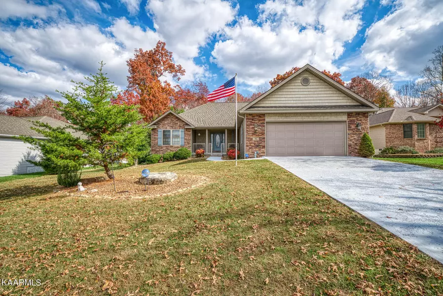 16 Dickens LN, Fairfield Glade, TN 38558