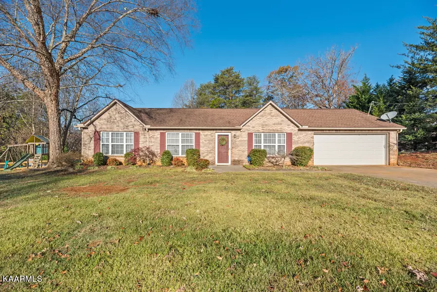 275 Ridgebark LN, Lenoir City, TN 37772